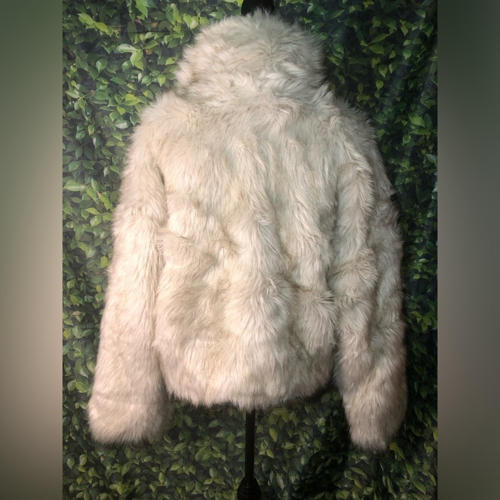 Elegant Gray Faux Fur Jacket - Picture 9 of 16